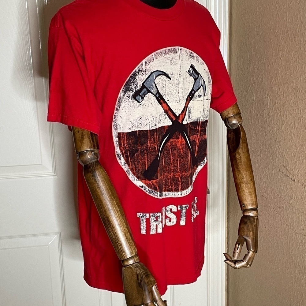 Roger Waters The Wall Live Tour 2010 "Trust Us" T-Shirt Red • Large - Picture 3 of 12